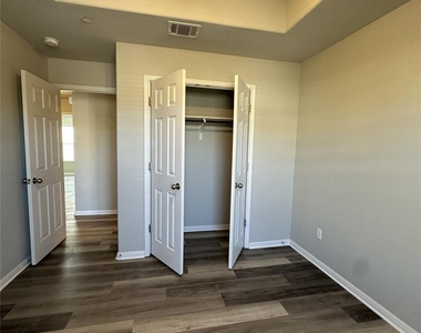 1701 S Bell Blvd - Photo Thumbnail 16