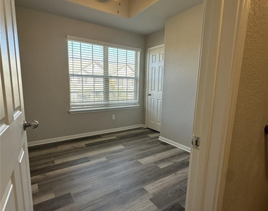 1701 S Bell Blvd - Photo Thumbnail 12