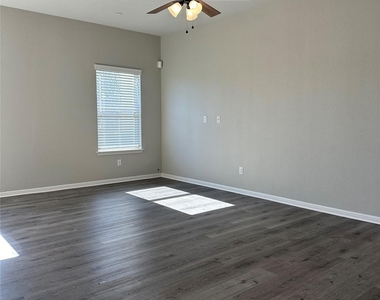1701 S Bell Blvd - Photo Thumbnail 6