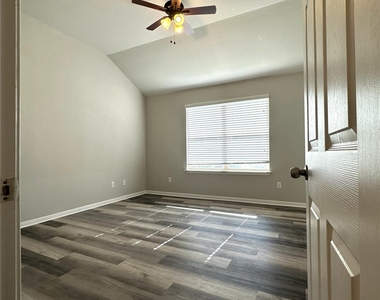1701 S Bell Blvd - Photo Thumbnail 17