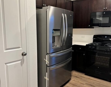 2525 Willkomen Way - Photo Thumbnail 4