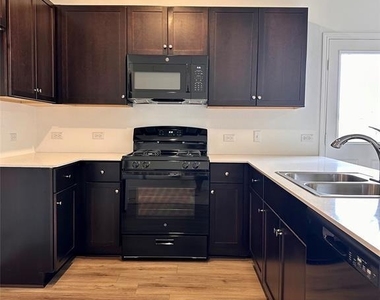 2525 Willkomen Way - Photo Thumbnail 3