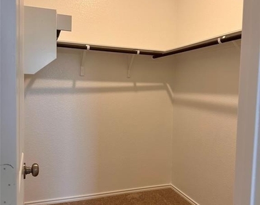 2525 Willkomen Way - Photo Thumbnail 6