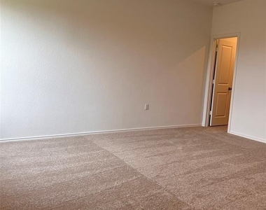 2525 Willkomen Way - Photo Thumbnail 5