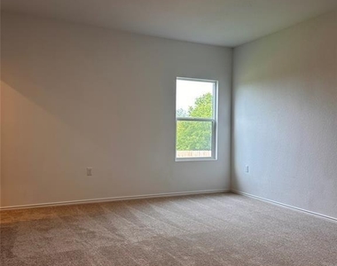 2525 Willkomen Way - Photo Thumbnail 8