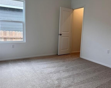 2525 Willkomen Way - Photo Thumbnail 10