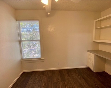 407 E 30th St - Photo Thumbnail 13