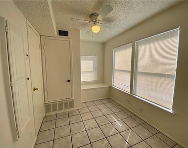 407 E 30th St - Photo Thumbnail 8