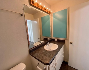 407 E 30th St - Photo Thumbnail 19