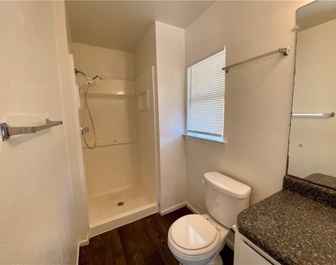 407 E 30th St - Photo Thumbnail 18