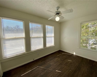 407 E 30th St - Photo Thumbnail 17