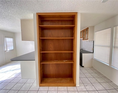 407 E 30th St - Photo Thumbnail 6