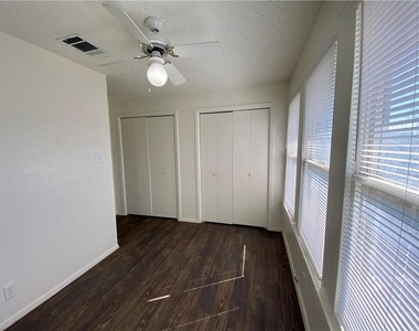 407 E 30th St - Photo Thumbnail 16