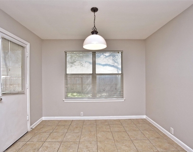 2300 Amy Lynn Ln - Photo Thumbnail 10