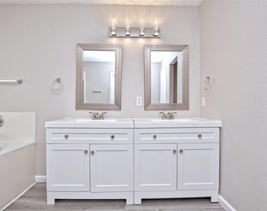 2300 Amy Lynn Ln - Photo Thumbnail 17