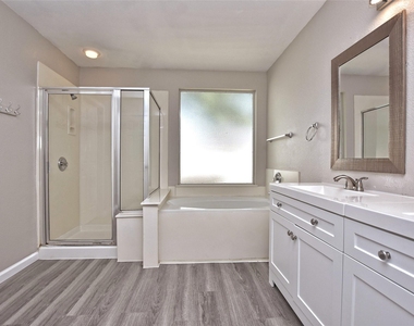 2300 Amy Lynn Ln - Photo Thumbnail 15