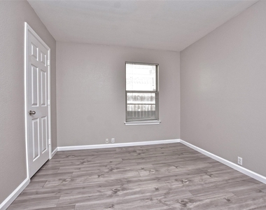 2300 Amy Lynn Ln - Photo Thumbnail 21
