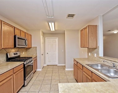 2300 Amy Lynn Ln - Photo Thumbnail 7