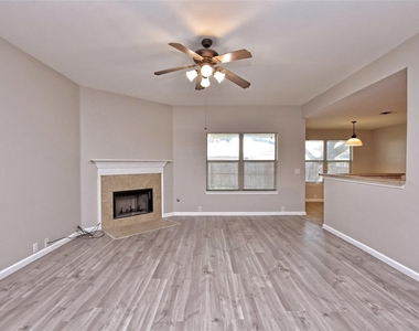 2300 Amy Lynn Ln - Photo Thumbnail 3