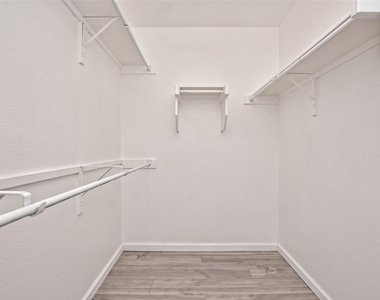 2300 Amy Lynn Ln - Photo Thumbnail 14