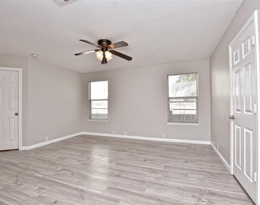 2300 Amy Lynn Ln - Photo Thumbnail 13