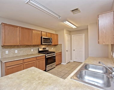 2300 Amy Lynn Ln - Photo Thumbnail 8