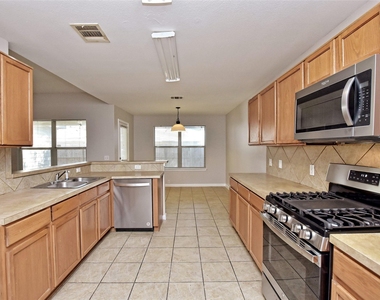 2300 Amy Lynn Ln - Photo Thumbnail 9