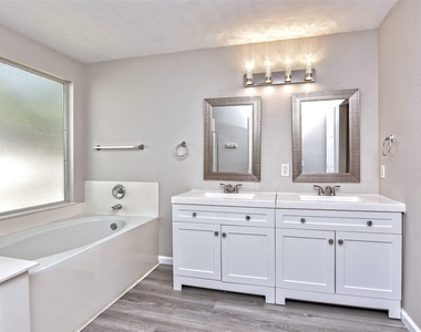 2300 Amy Lynn Ln - Photo Thumbnail 16
