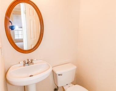 5921 Back Bay Ln - Photo Thumbnail 12