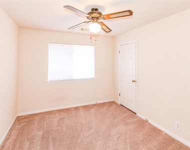 5921 Back Bay Ln - Photo Thumbnail 17