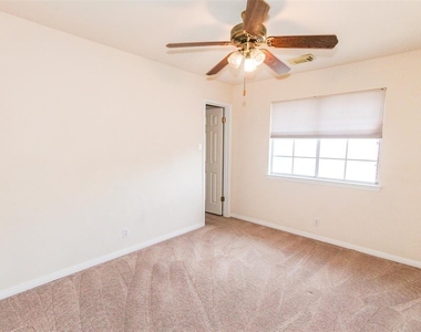 5921 Back Bay Ln - Photo Thumbnail 19