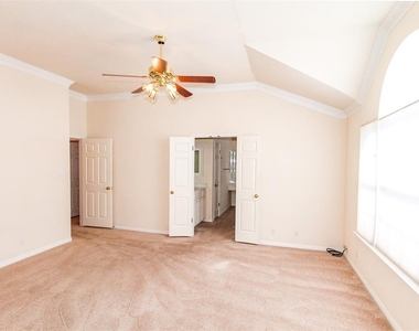 5921 Back Bay Ln - Photo Thumbnail 14