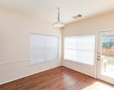 5921 Back Bay Ln - Photo Thumbnail 11