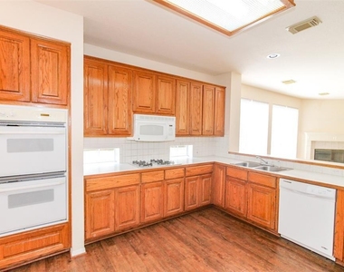 5921 Back Bay Ln - Photo Thumbnail 10