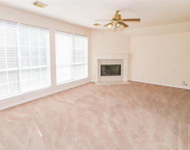 5921 Back Bay Ln - Photo Thumbnail 6