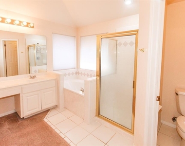 5921 Back Bay Ln - Photo Thumbnail 16