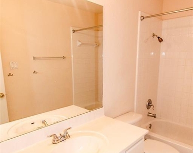 5921 Back Bay Ln - Photo Thumbnail 18