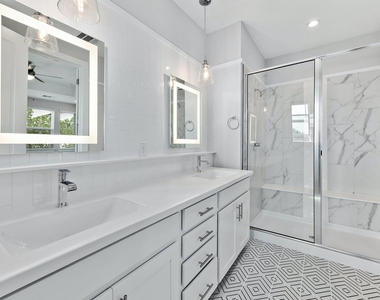 12001 Vista Parke Dr - Photo Thumbnail 15