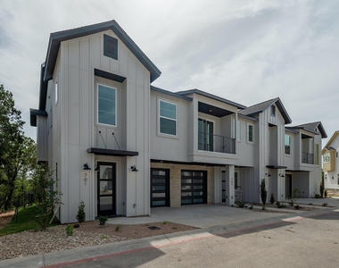 12001 Vista Parke Dr - Photo Thumbnail 1