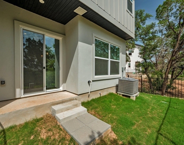 12001 Vista Parke Dr - Photo Thumbnail 22