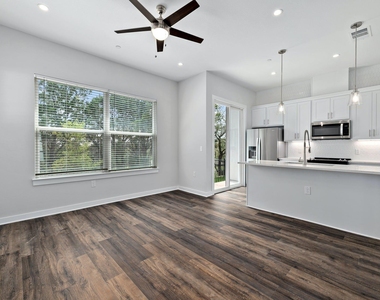 12001 Vista Parke Dr - Photo Thumbnail 3