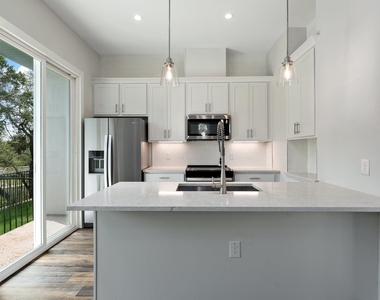 12001 Vista Parke Dr - Photo Thumbnail 6