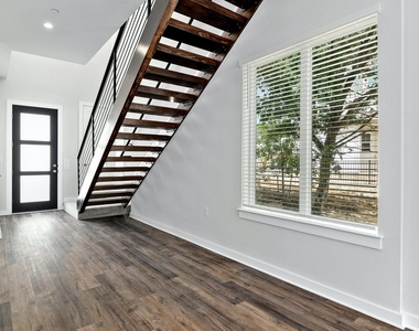 12001 Vista Parke Dr - Photo Thumbnail 2