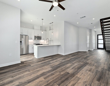 12001 Vista Parke Dr - Photo Thumbnail 5