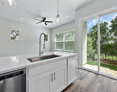 12001 Vista Parke Dr - Photo Thumbnail 9