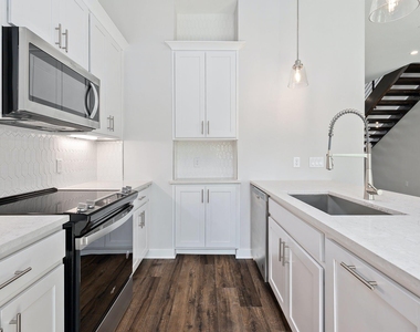 12001 Vista Parke Dr - Photo Thumbnail 7