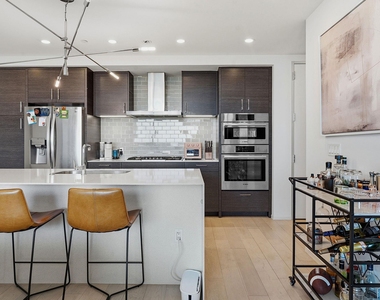 301 West Ave - Photo Thumbnail 6