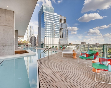 301 West Ave - Photo Thumbnail 21