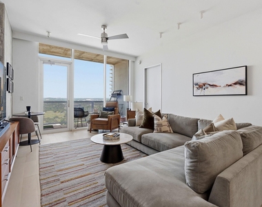 301 West Ave - Photo Thumbnail 2