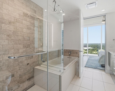 301 West Ave - Photo Thumbnail 11